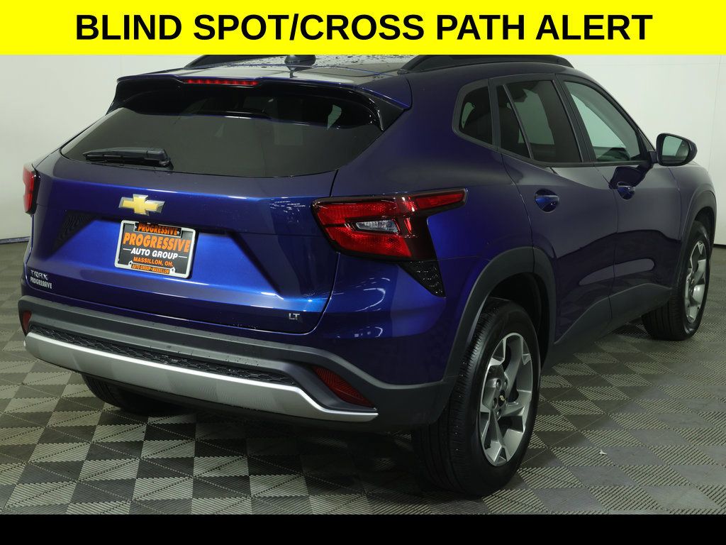 Used 2024 Chevrolet Trax LT w/ Driver Confidence Package FWD image 8