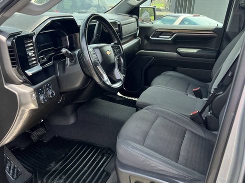 Used 2023 Chevrolet Silverado 1500 LT AWD/4WD image 9