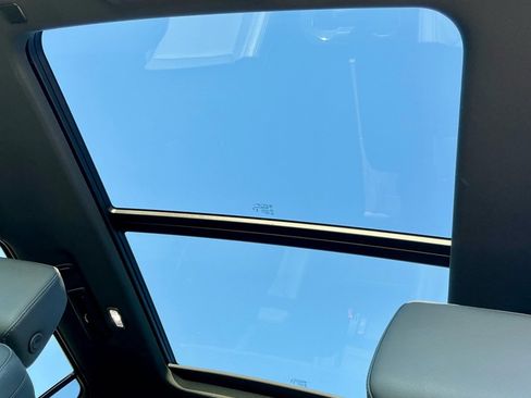 Used 2024 Chevrolet Tahoe Z71 w/ Luxury Package image 40