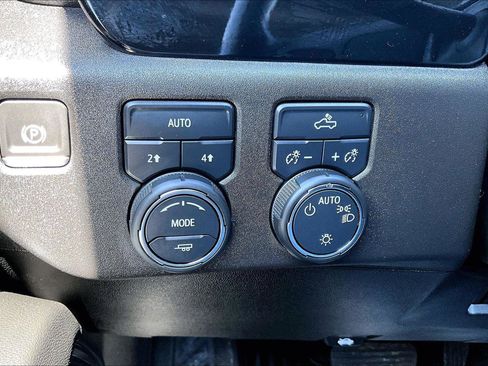 Used 2024 Chevrolet Silverado 1500 LT AWD/4WD image 36