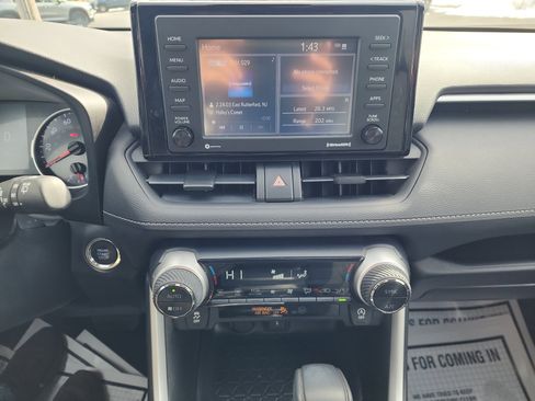 Used 2020 Toyota RAV4 XLE w/ Carpet Mat Package image 13