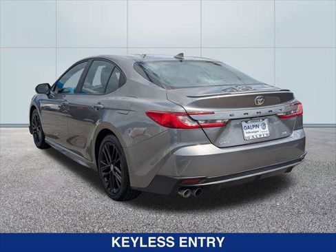 Used 2025 Toyota Camry SE FWD image 3