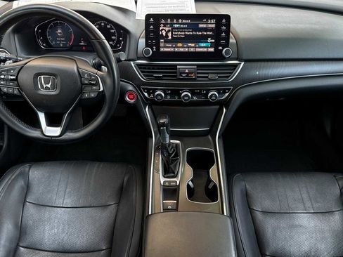 Used 2018 Honda Accord Touring image 16