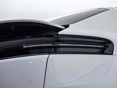 Certified 2025 Porsche Macan 4S Electric AWD/4WD image 12