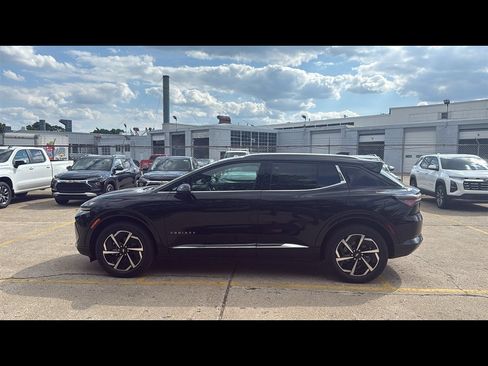 New 2025 Chevrolet Equinox EV LT image 3