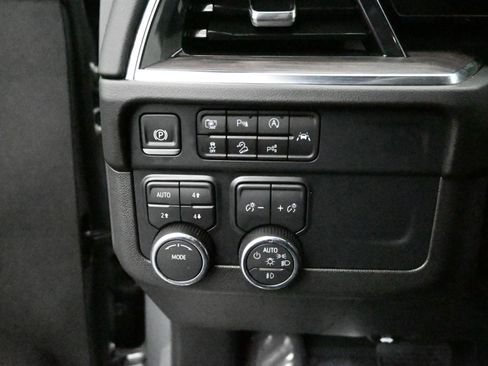 Certified 2025 Chevrolet Tahoe Z71 image 18