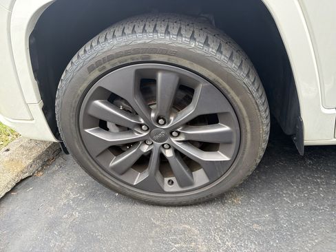 Used 2019 Jeep Cherokee High Altitude AWD/4WD image 36