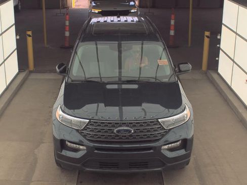 Used 2023 Ford Explorer XLT w/ Equipment Group 202A AWD/4WD image 5