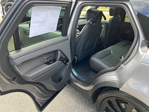 New 2025 Land Rover Range Rover Sport SE image 15