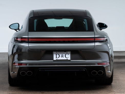 Used 2024 Porsche Panamera RWD image 7