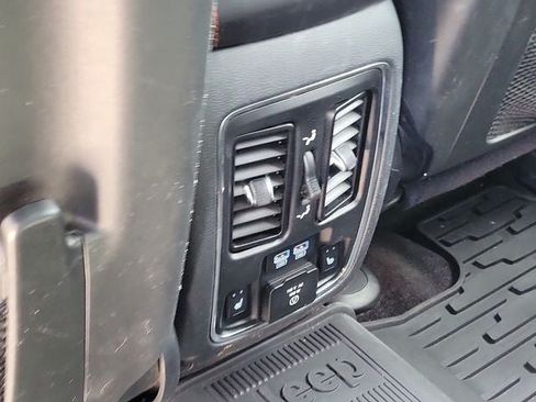 Used 2017 Jeep Grand Cherokee Trailhawk AWD/4WD image 26