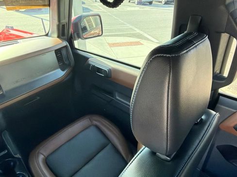 Certified 2024 Ford Bronco Outer Banks w/ Sasquatch Package AWD/4WD image 18