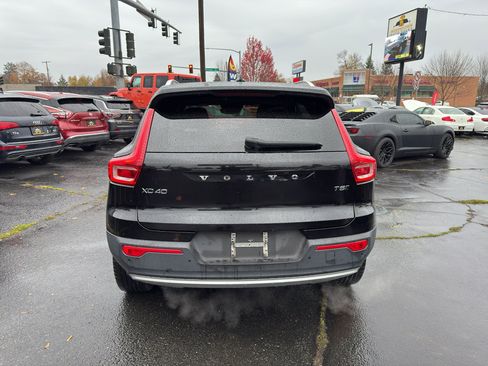 Used 2019 Volvo XC40 T5 Momentum image 4
