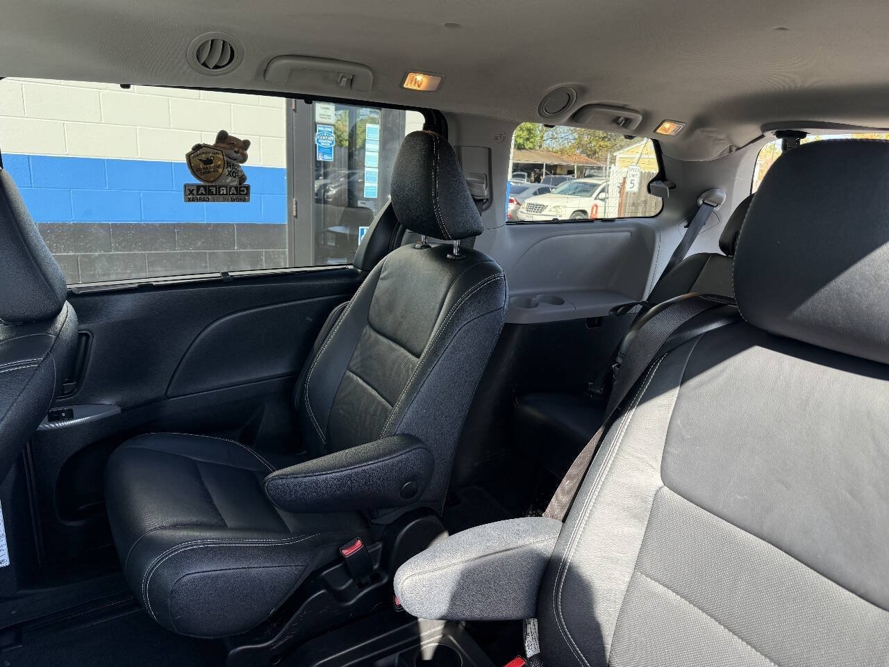 Used 2018 Toyota Sienna SE FWD image 15