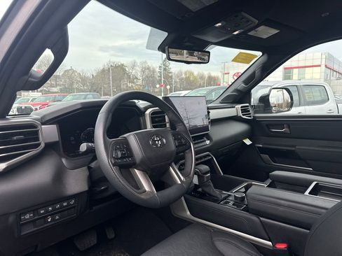 Used 2025 Toyota Tundra Limited AWD/4WD image 15