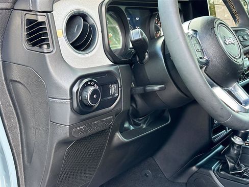 Used 2024 Jeep Wrangler Unlimited Sahara AWD/4WD image 10