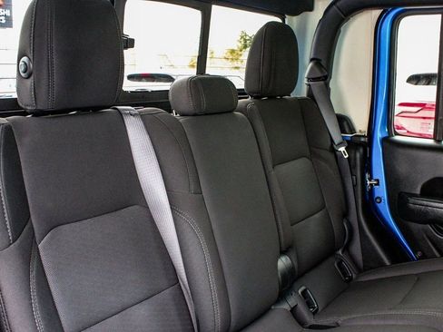 Used 2022 Jeep Gladiator Willys image 37