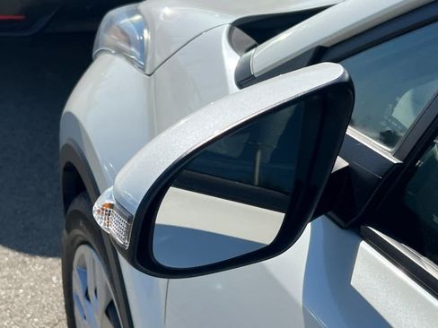 Used 2020 Toyota C-HR LE FWD image 8