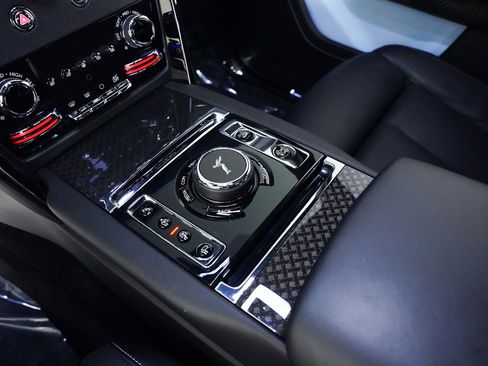 Used 2024 Rolls-Royce Cullinan Black Badge image 55