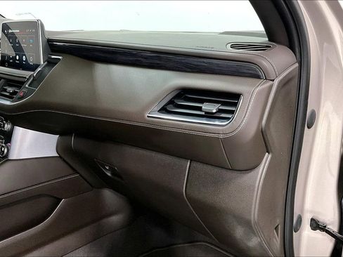 Used 2023 GMC Yukon SLT w/ SLT Luxury Package image 19