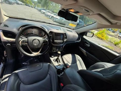 Used 2018 Jeep Cherokee Limited AWD/4WD image 16