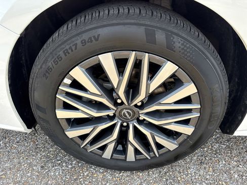 Used 2025 Nissan Altima 2.5 SV FWD image 10