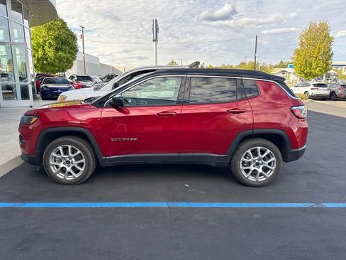 Used 2025 Jeep Compass Limited AWD/4WD image 3