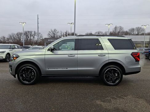 Used 2023 Ford Expedition Limited image 6