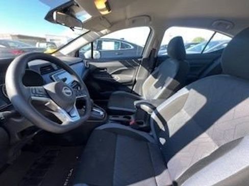 Used 2025 Nissan Versa SV image 16