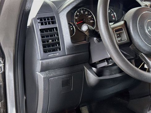 Used 2012 Jeep Liberty Sport RWD image 8