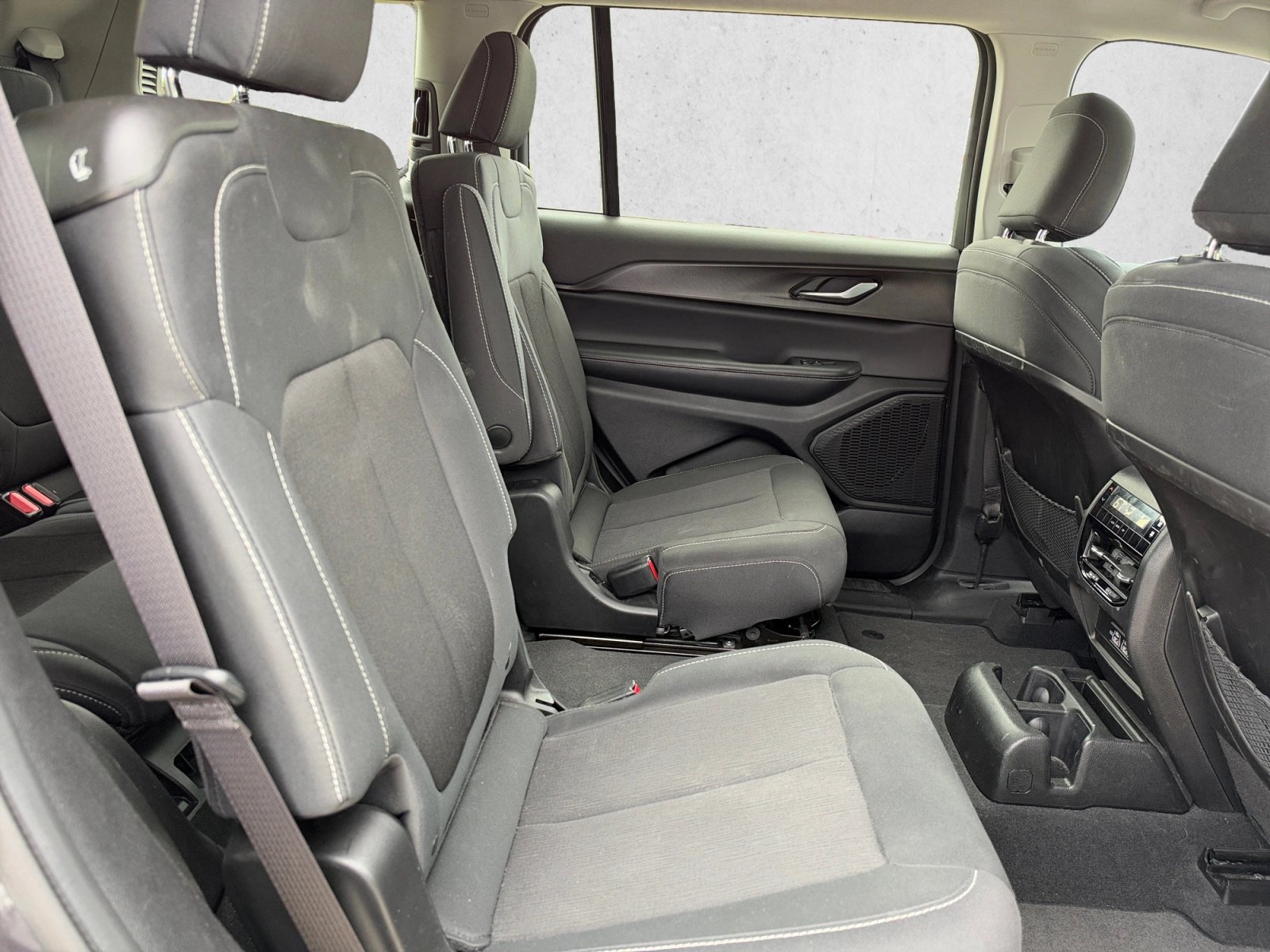 Used 2023 Jeep Grand Cherokee L Laredo RWD image 25
