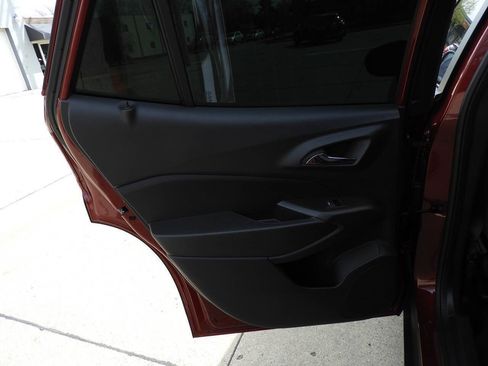 Used 2025 Chevrolet Trax LS w/ LS Convenience Package FWD image 22