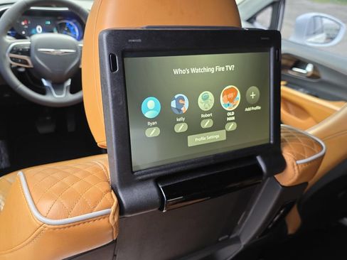 Used 2022 Chrysler Pacifica Pinnacle FWD image 11