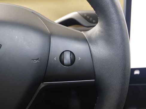 Used 2024 Tesla Model Y Long Range AWD/4WD image 34