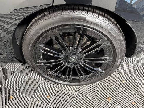 Used 2025 Land Rover Range Rover Long Wheelbase SE image 23