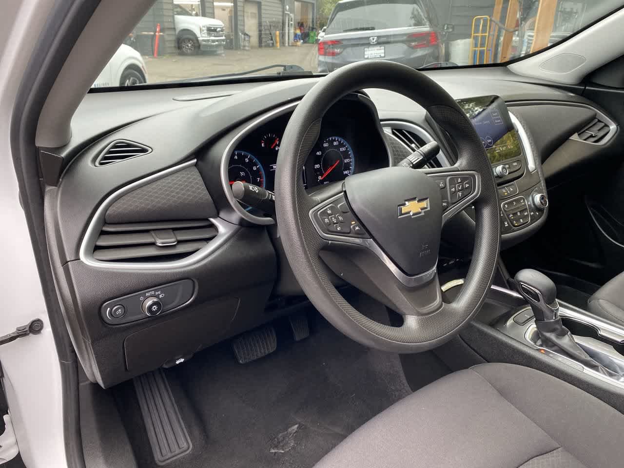 Used 2023 Chevrolet Malibu LT FWD image 2