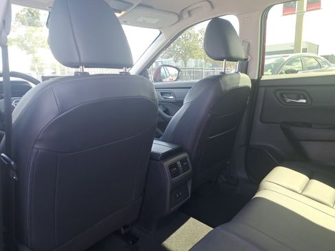 Certified 2025 Nissan Rogue SL image 13