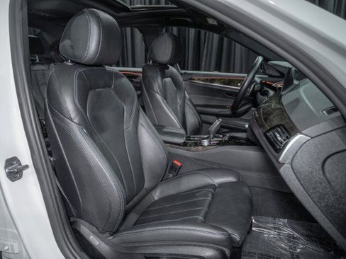 Used 2019 BMW 530i image 14