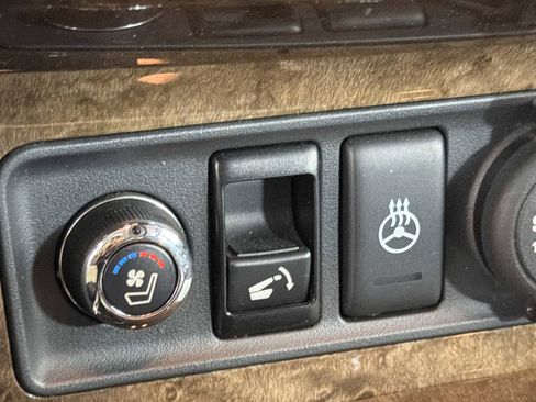Used 2014 INFINITI QX80 2WD w/ Deluxe Touring Package image 33