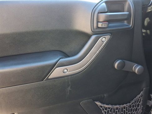 Used 2018 Jeep Wrangler Sport image 11