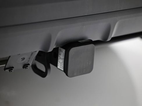 Certified 2025 Porsche Cayenne AWD/4WD image 15