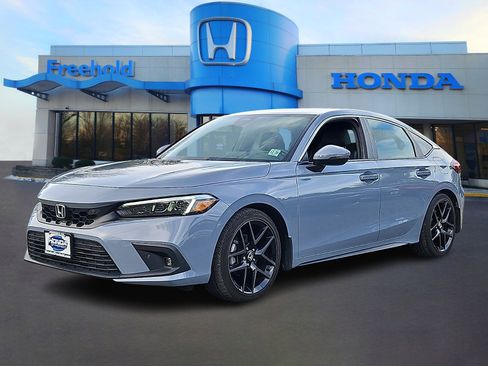 Used 2024 Honda Civic Sport Touring image 3