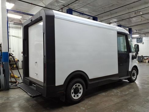 New 2025 Chevrolet Brightdrop 400 image 4