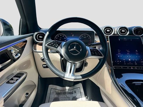 Used 2024 Mercedes-Benz GLC 300 4MATIC image 23