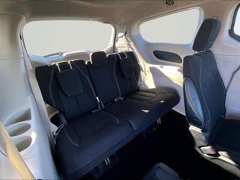 Used 2024 Chrysler Voyager LX image 26