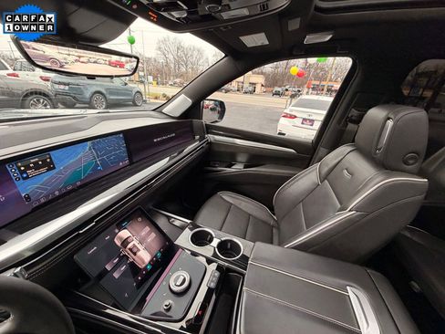 Used 2025 Cadillac Escalade Sport w/ Touring Package image 32