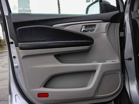 Used 2021 Honda Pilot EX image 19