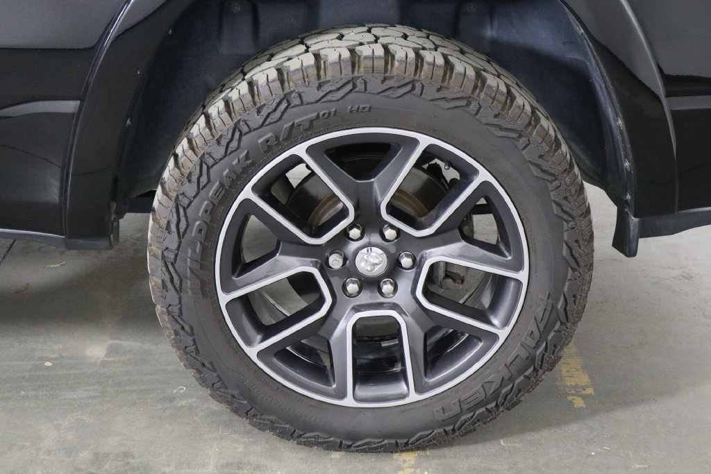 Used 2019 RAM 1500 Laramie AWD/4WD image 38