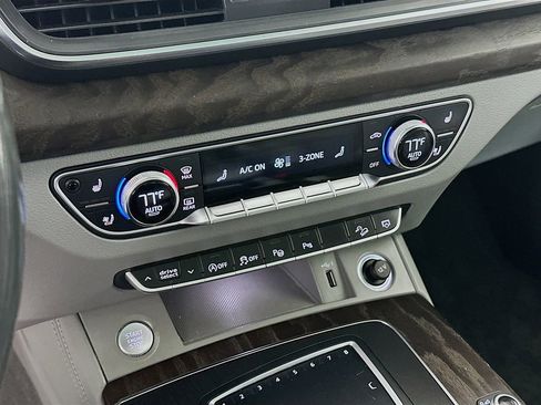 Used 2020 Audi Q5 Prestige w/ Prestige Package image 14