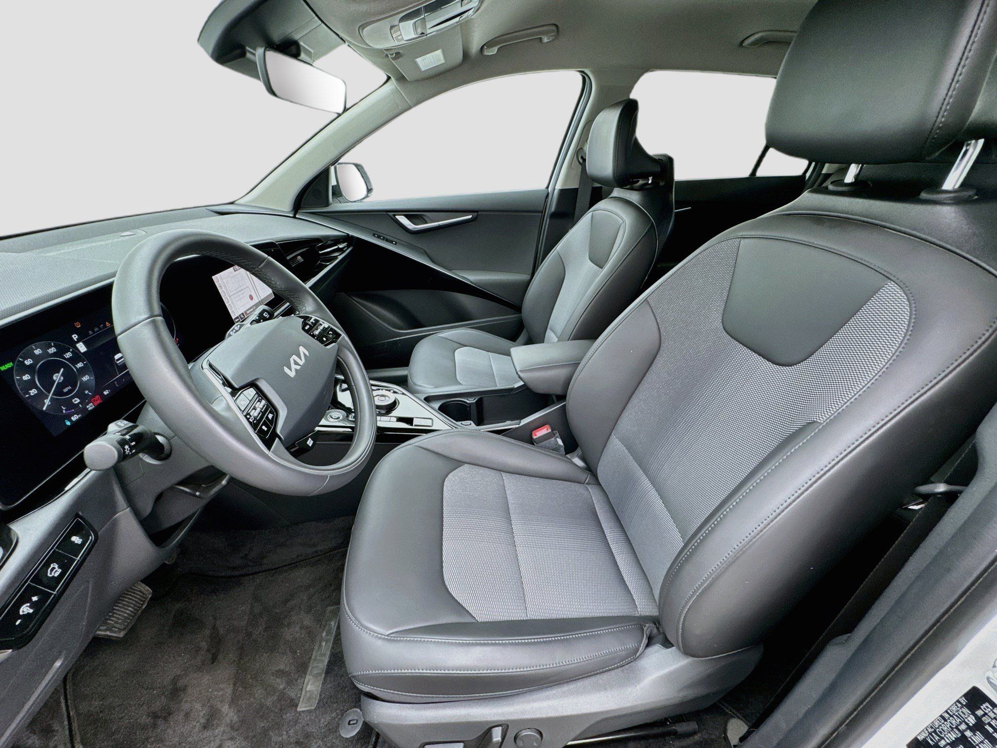 Used 2025 Kia Niro Wind FWD image 13